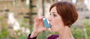  Sodbrennen sollte man nicht unterschätzen. Tritt es häufig auf, kann das zu einer Asthmaerkrankung führen.